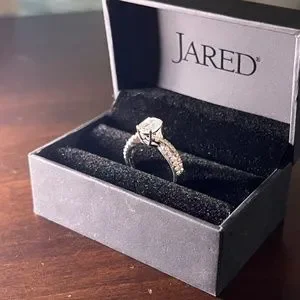 Jared display picture 1